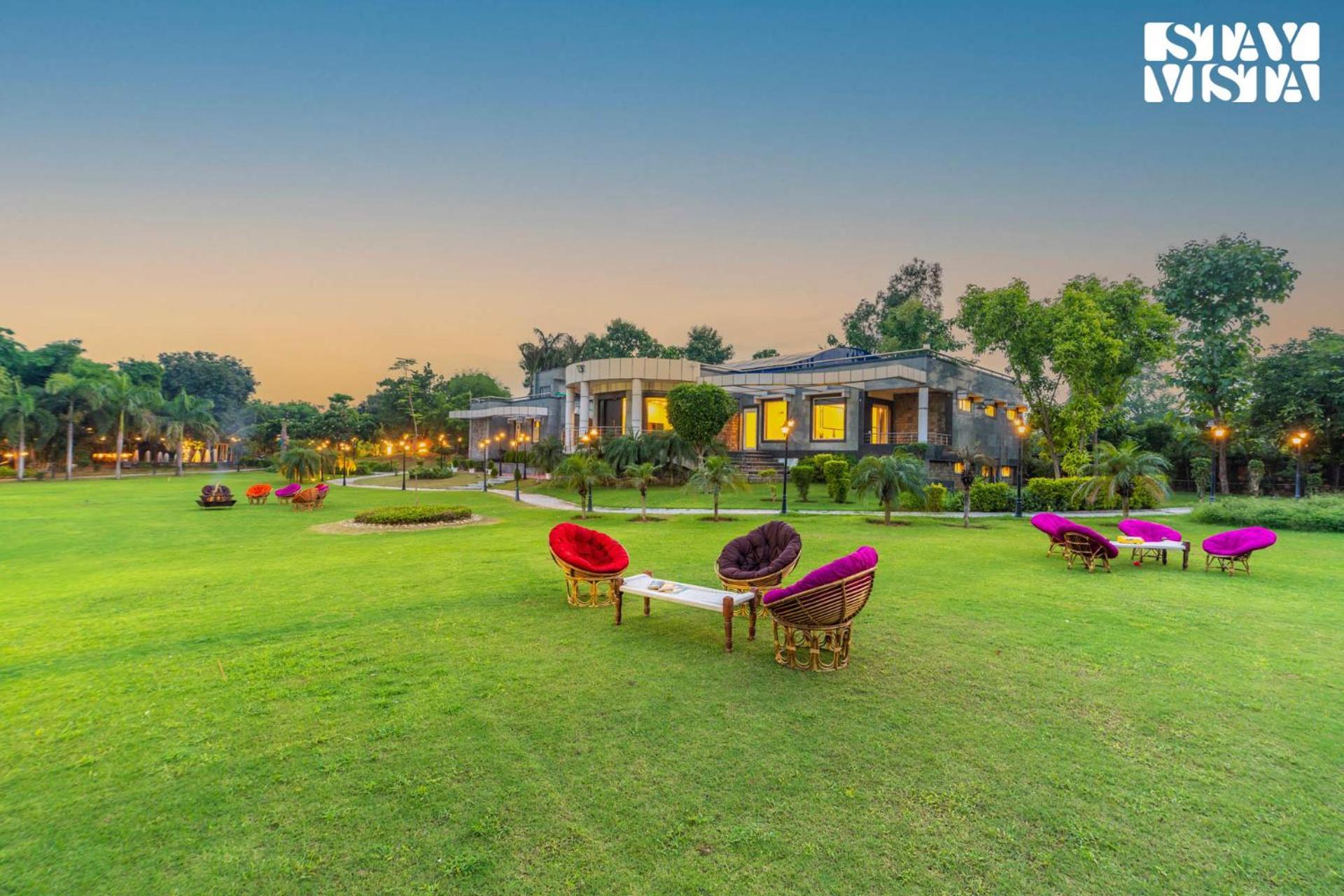 Stayvista At Wandering Vines Indoor Pool 4Bhk Luxury Villa In Delhi Sohna Kültér fotó