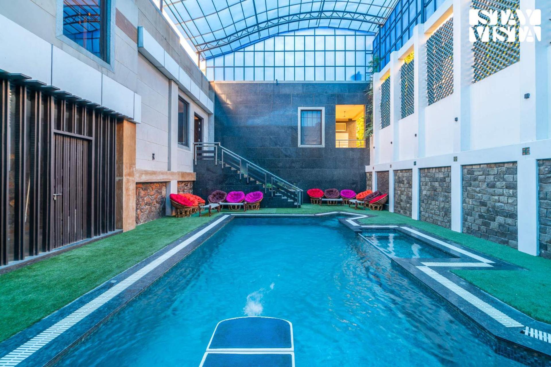 Stayvista At Wandering Vines Indoor Pool 4Bhk Luxury Villa In Delhi Sohna Kültér fotó