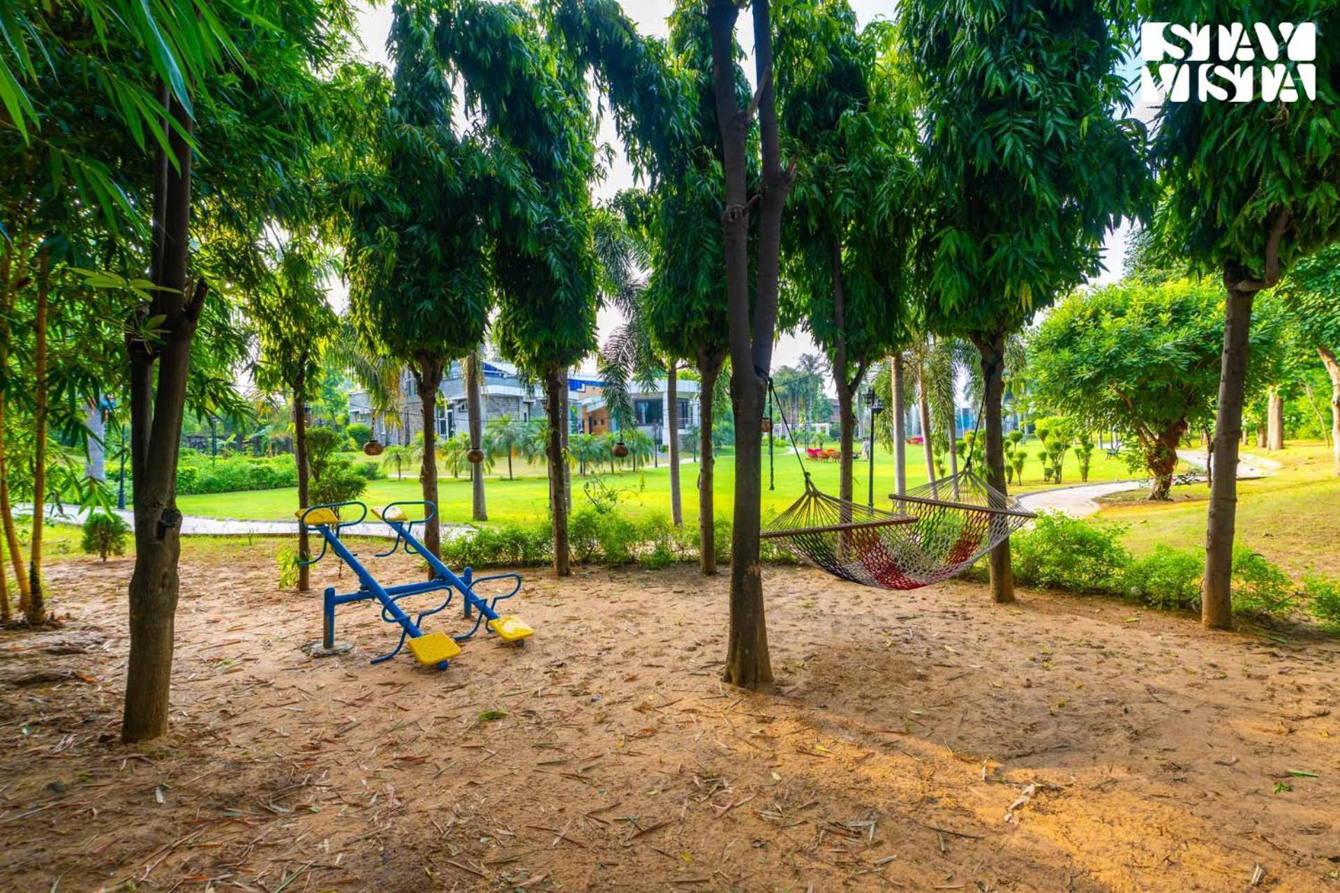 Stayvista At Wandering Vines Indoor Pool 4Bhk Luxury Villa In Delhi Sohna Kültér fotó