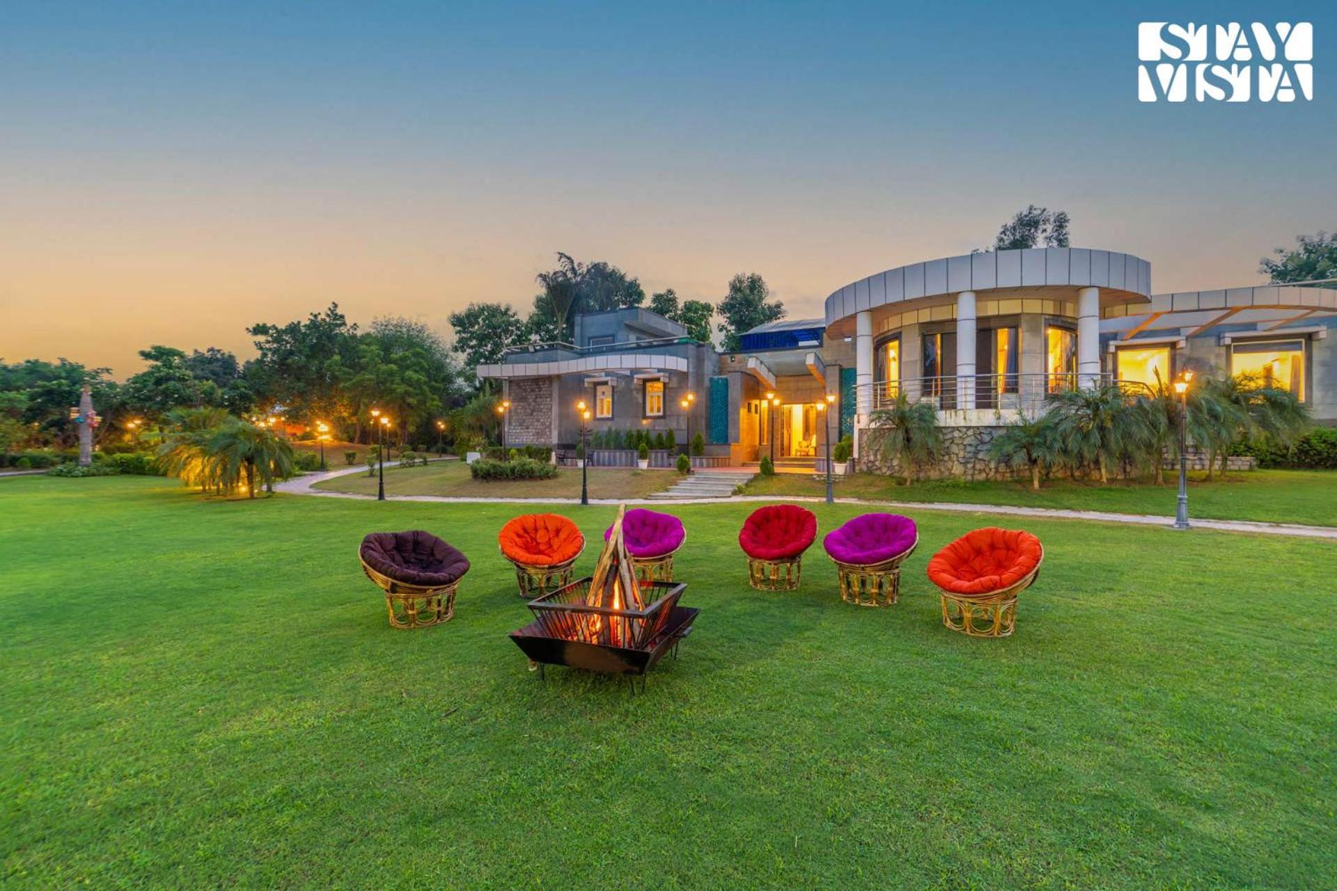Stayvista At Wandering Vines Indoor Pool 4Bhk Luxury Villa In Delhi Sohna Kültér fotó