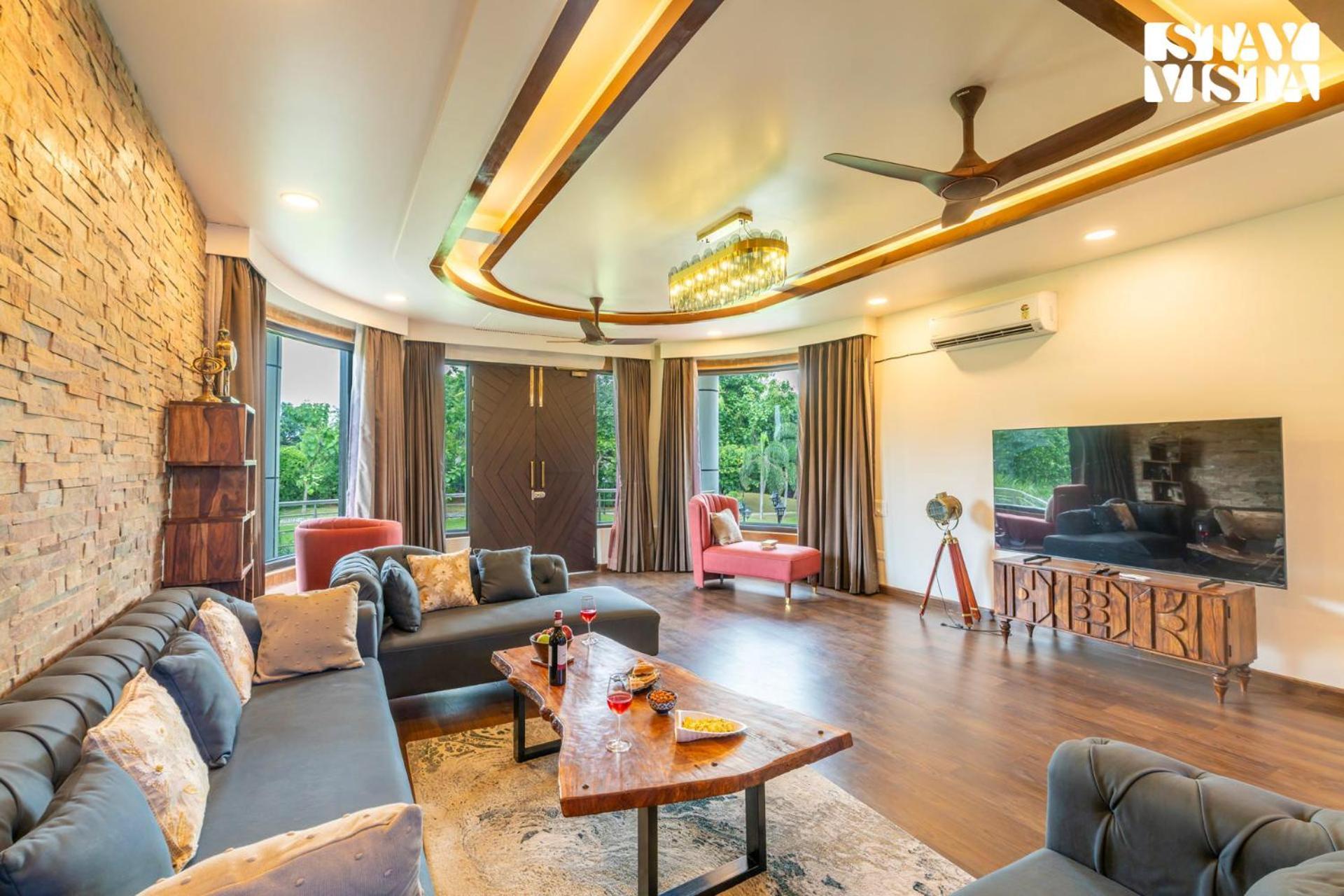 Stayvista At Wandering Vines Indoor Pool 4Bhk Luxury Villa In Delhi Sohna Kültér fotó