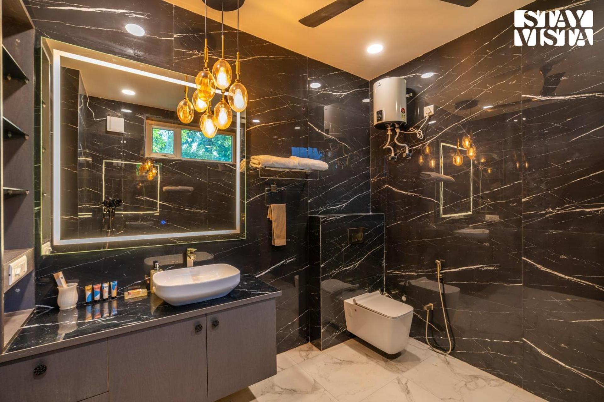 Stayvista At Wandering Vines Indoor Pool 4Bhk Luxury Villa In Delhi Sohna Kültér fotó