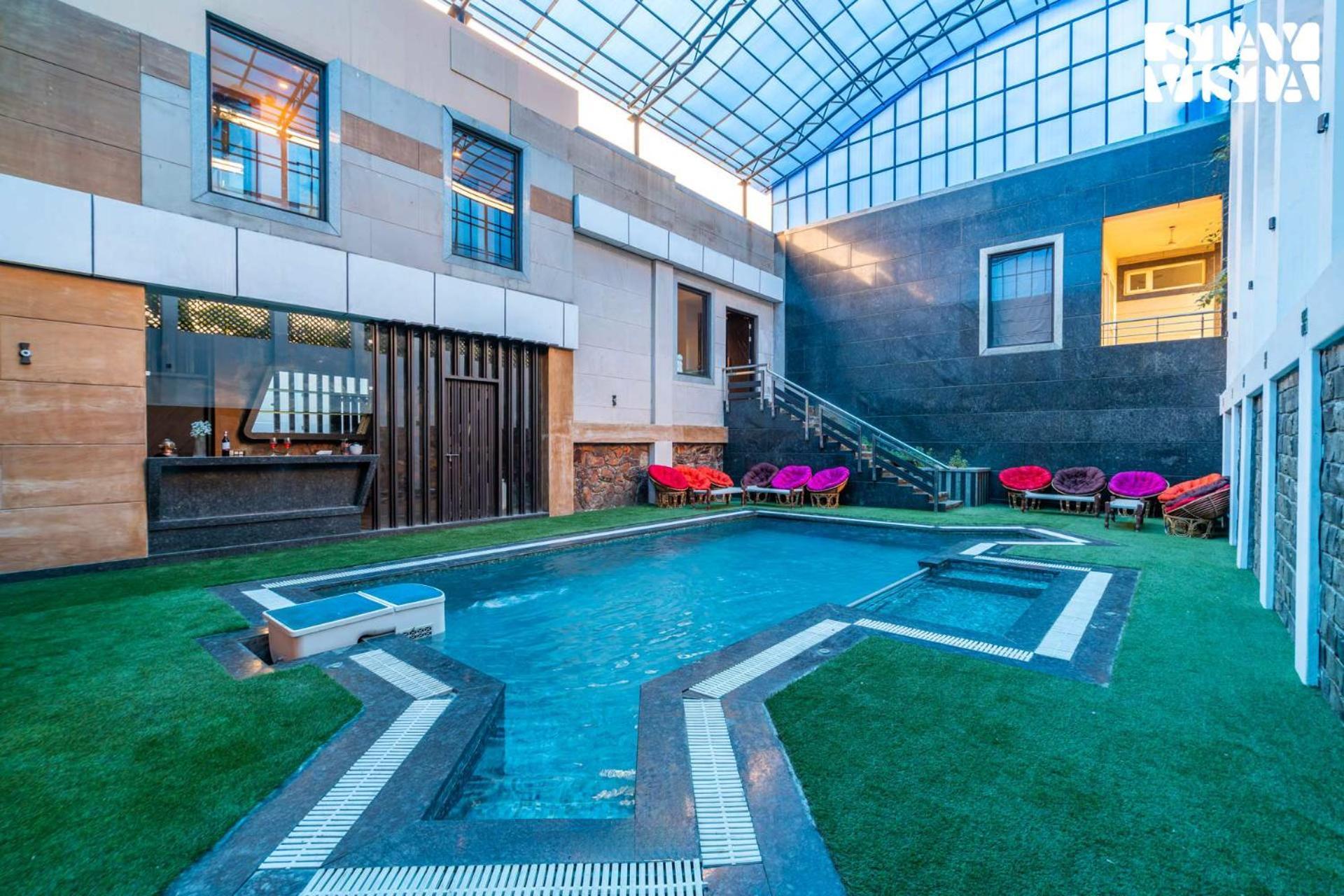 Stayvista At Wandering Vines Indoor Pool 4Bhk Luxury Villa In Delhi Sohna Kültér fotó